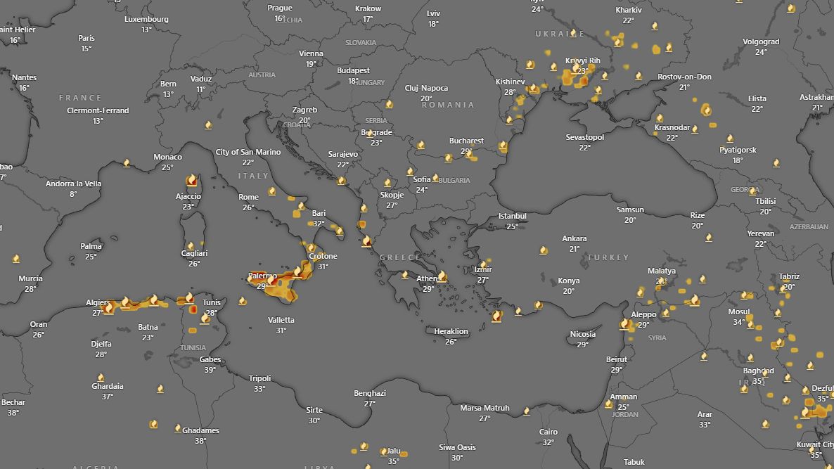 Středomoří v plamenech: Mapy ukazují nejpostiženější oblasti